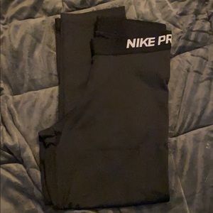 Nike Pro Woman’s cropped leggings